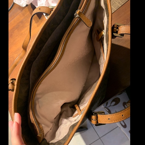 Authentic Michael Kors purse - Picture 7 of 14